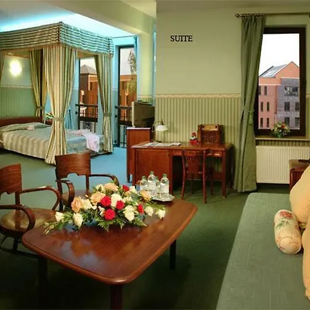 Fort Hotel 3* Varsó