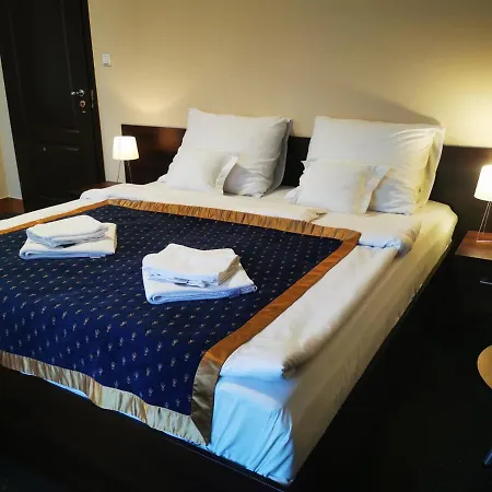 מלון Fort Hotel ורשה