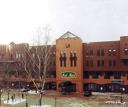 מלון Fort Hotel 3*