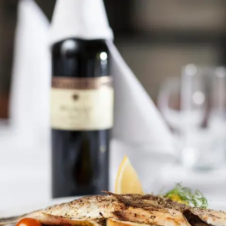 מלון Fort Hotel ורשה