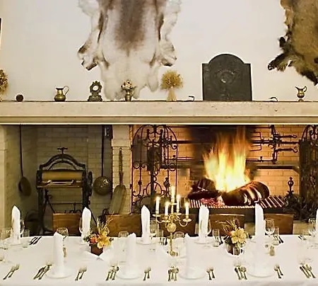 Fort Hotel מלון 3*